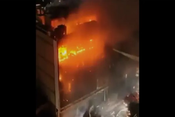 Irak'ta alışveriş merkezinde çıkan yangında 50 kişi öldü veya yaralandı<
