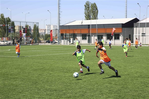 Ankara'da futbol yaz kursları başladı <