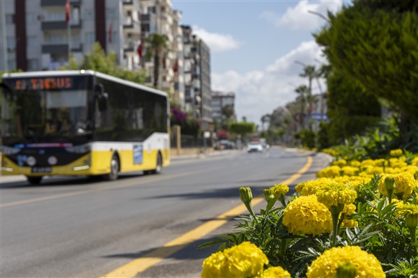 Mersin Büyükşehir Belediyesi’nin peyzaj çalışmaları 