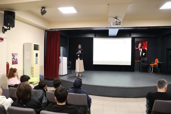 İzmit'te öğrencilere obezite farkındalığı semineri düzenlendi<