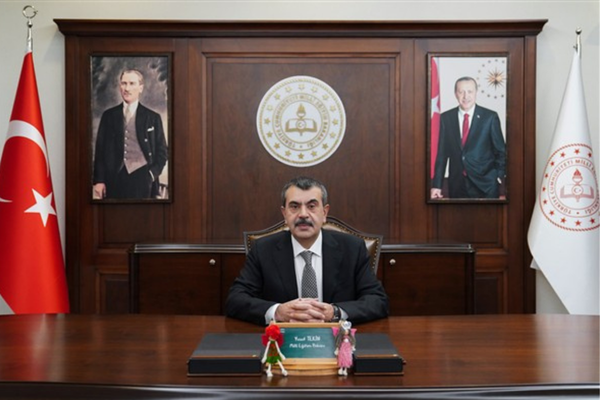 Bakan Tekin, ÖğretmenİZ Dergisi'nin yeni sayısını tanıttı