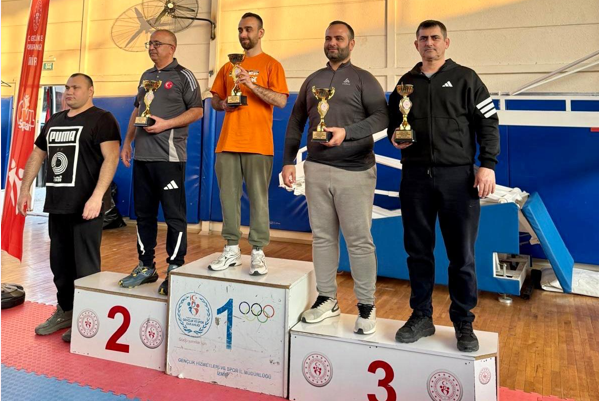 Çorlu Belediyesi Güreş Takımından kupa ve madalyalar<