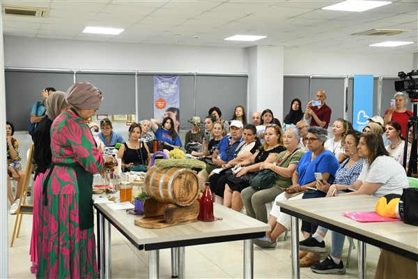 Sirke yapımının püf noktalarını BAÇEM’de öğrendiler<