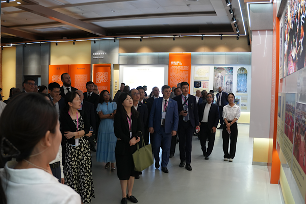Uluslararası heyet Xinjiang’daki gelişmeleri yerinde inceledi<