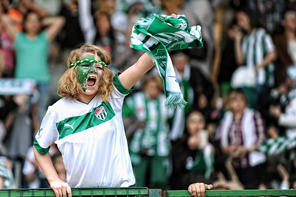 Aksoy: Bursa pes etmez, Bursaspor düşmez<