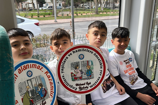 Kayseri’de “Nezaket Yolda Kalmasın” projesi hayata geçirildi<