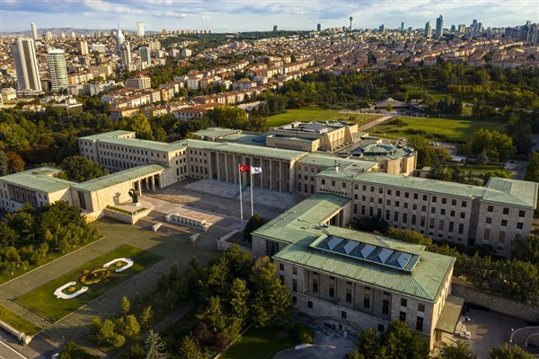 TBMM Başkanı Kurtulmuş, TBMM'de görev yapan personel ile buluştu