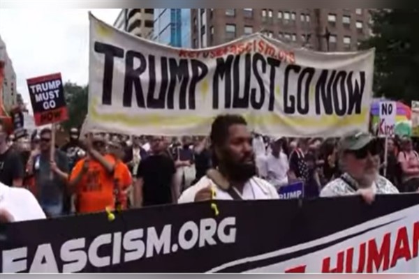 ABD genelinde milyonlarca kişi Donald Trump'a karşı 'No Kings' protestolarına katıldı<