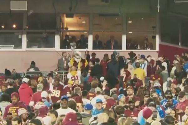 Donald Trump, NFL maçında tezahürat ve yuhalamalarla karşılandı