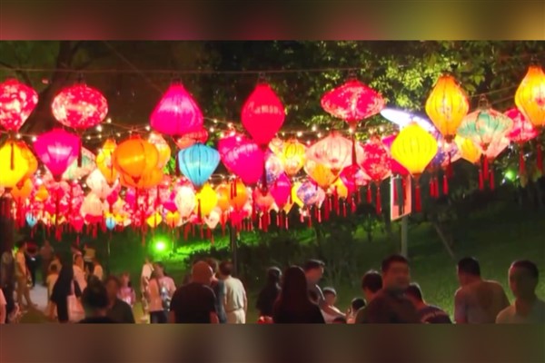 Çin’in 74’üncü kuruluş yıl dönümü ülkede bayram havası yarattı