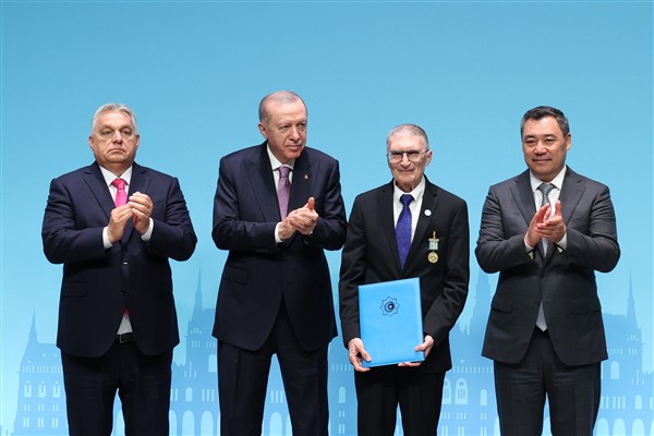 TDT Gayriresmi Zirvesi’nde Prof. Dr. Sancar’a ödül takdim edildi