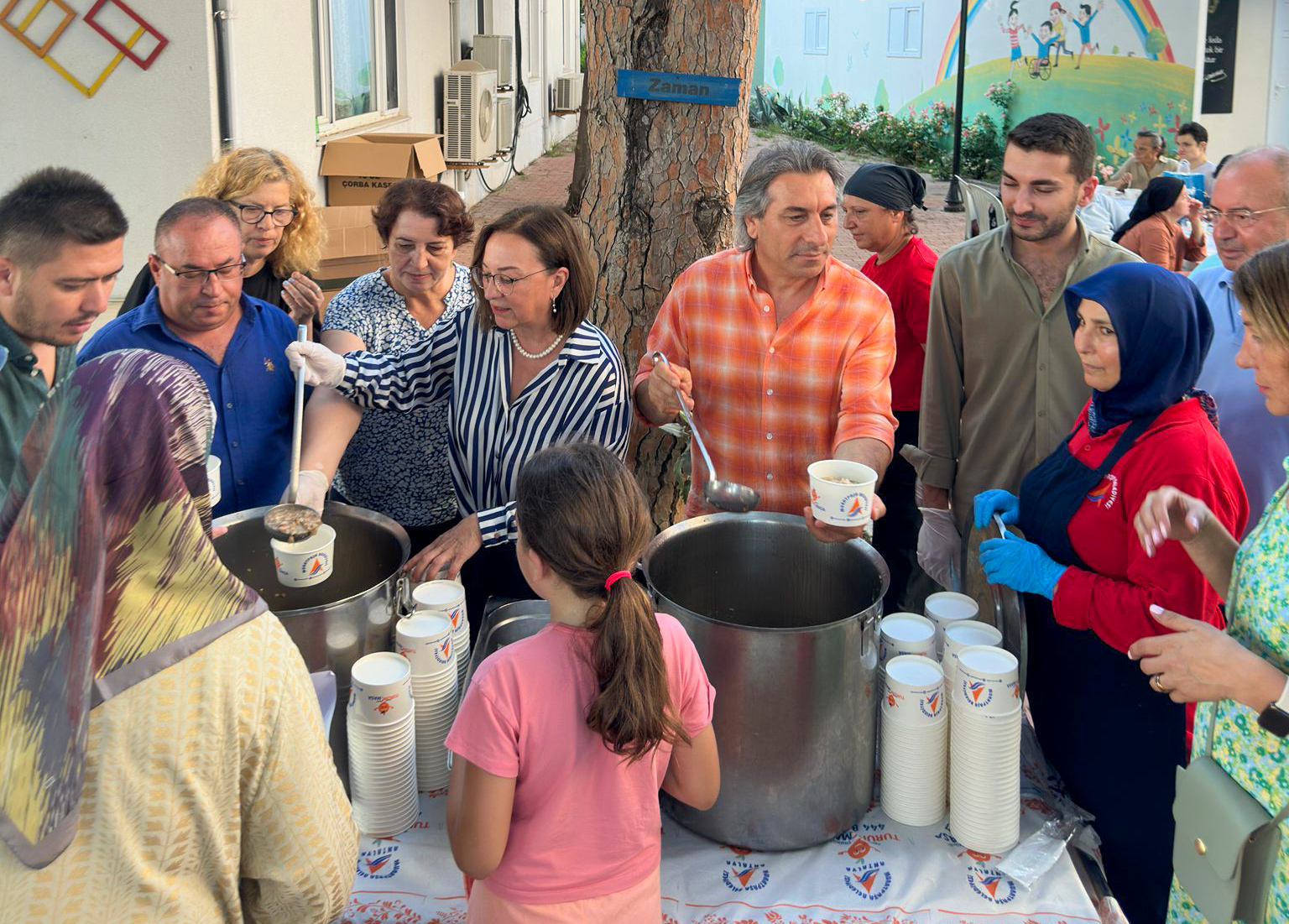 Muratpaşa’da aşure ikramı yapıldı<