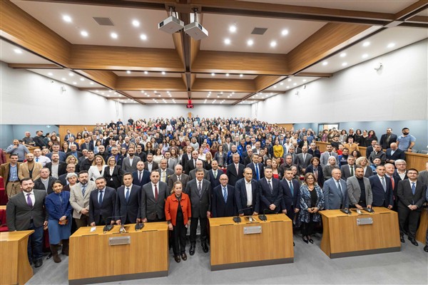 Başkan Tugay, belediye personeliyle bayramlaştı<