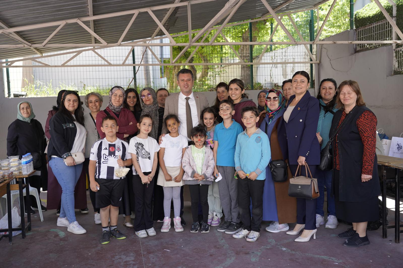 Başkan Sarıkurt, Vehbi Günaştı İlkokulu bahar kermesine katıldı<