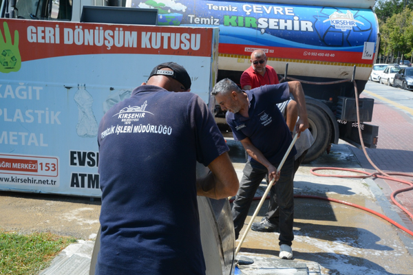Kırşehir genelinde konteynerler temizleniyor