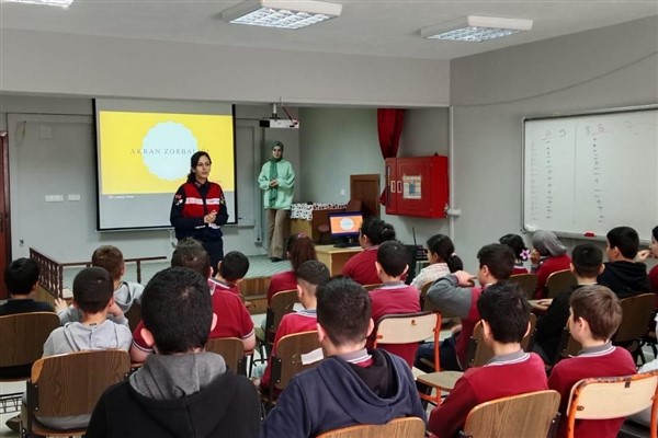 Giresun'da öğrencilere bilgilendirme ve farkındalık eğitimi verildi<