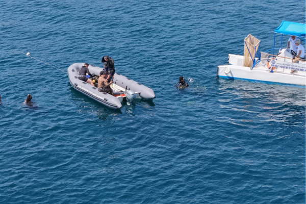 Kuşadası'nda dip temizliği