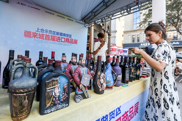 Xinjiang’ın yıllık dış ticaret hacmi ilk kez 500 milyar yuanı aştı<