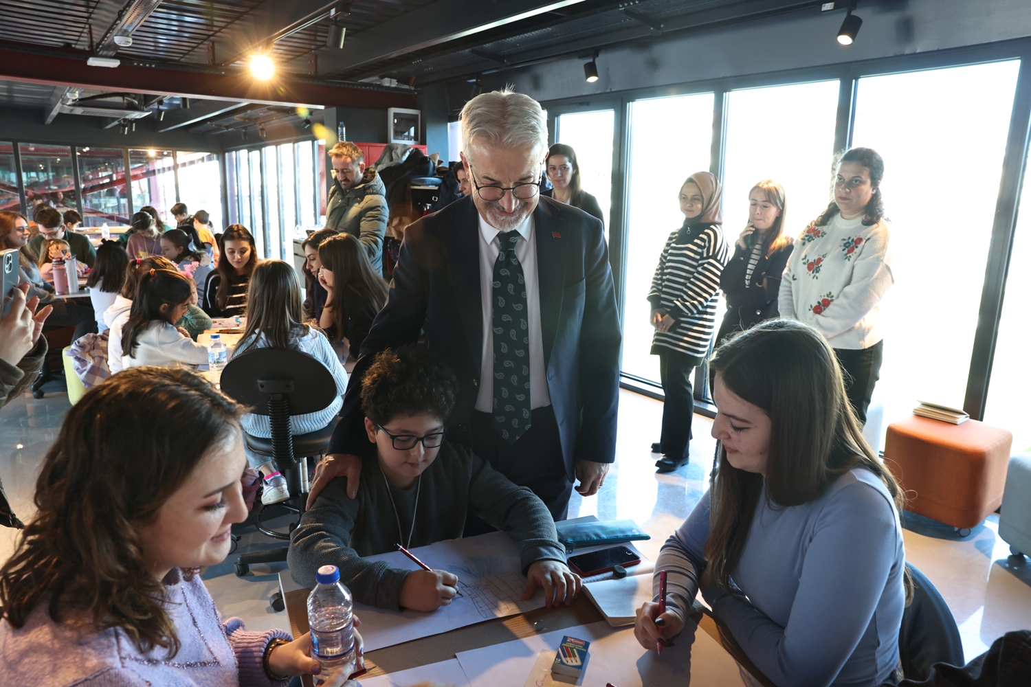 DOST Projesi’ne katılan çocuklar tasarımlara başladı