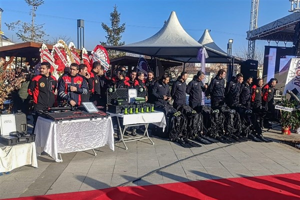 Van Büyükşehir Belediyesi kapsamında 60 kişilik arama kurtarma ekibi göreve hazır<