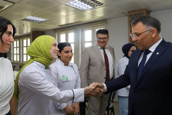 Rektör Gürel’den gastronomi öğrencilerine ziyaret<