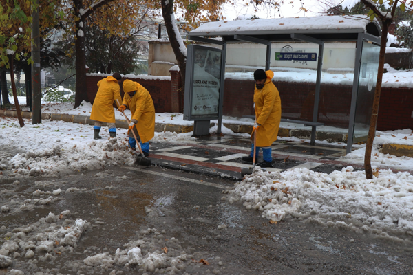 Haliliye'de karla mücadele çalışmaları