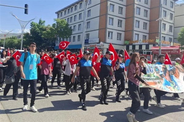 Erzincan Emniyetinden ‘Gençlik Yürüyüşü’ne destek<