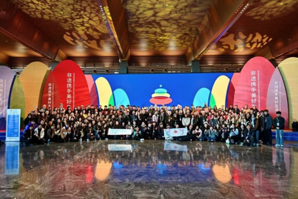 Avrasya kıtası ötesi kültür şöleni Beijing’de düzenlendi<