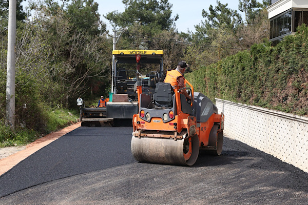 Osmangazi’de asfaltlama çalışmaları sürüyor<