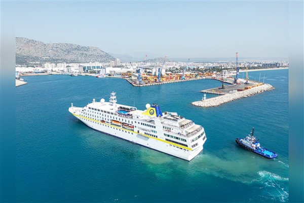 QTerminals Antalya Limanı, yılın ilk kruvaziyer gemisi olan Hamburg’u ağırladı<