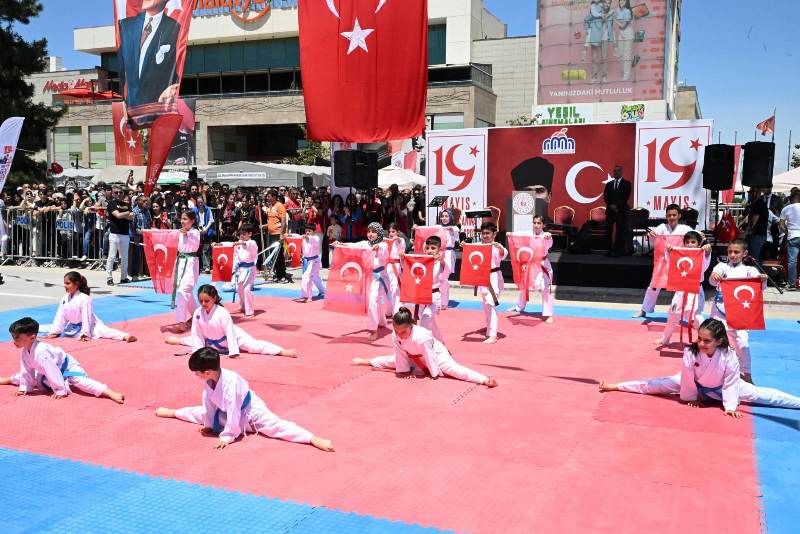 19 Mayıs Atatürk'ü Anma, Gençlik ve Spor Bayramı Malatya'da etkinliklerle kutlandı<