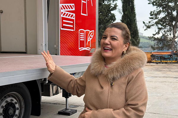 Başkan Hürriyet: Sahne İzmit’in tasarruf halkın<