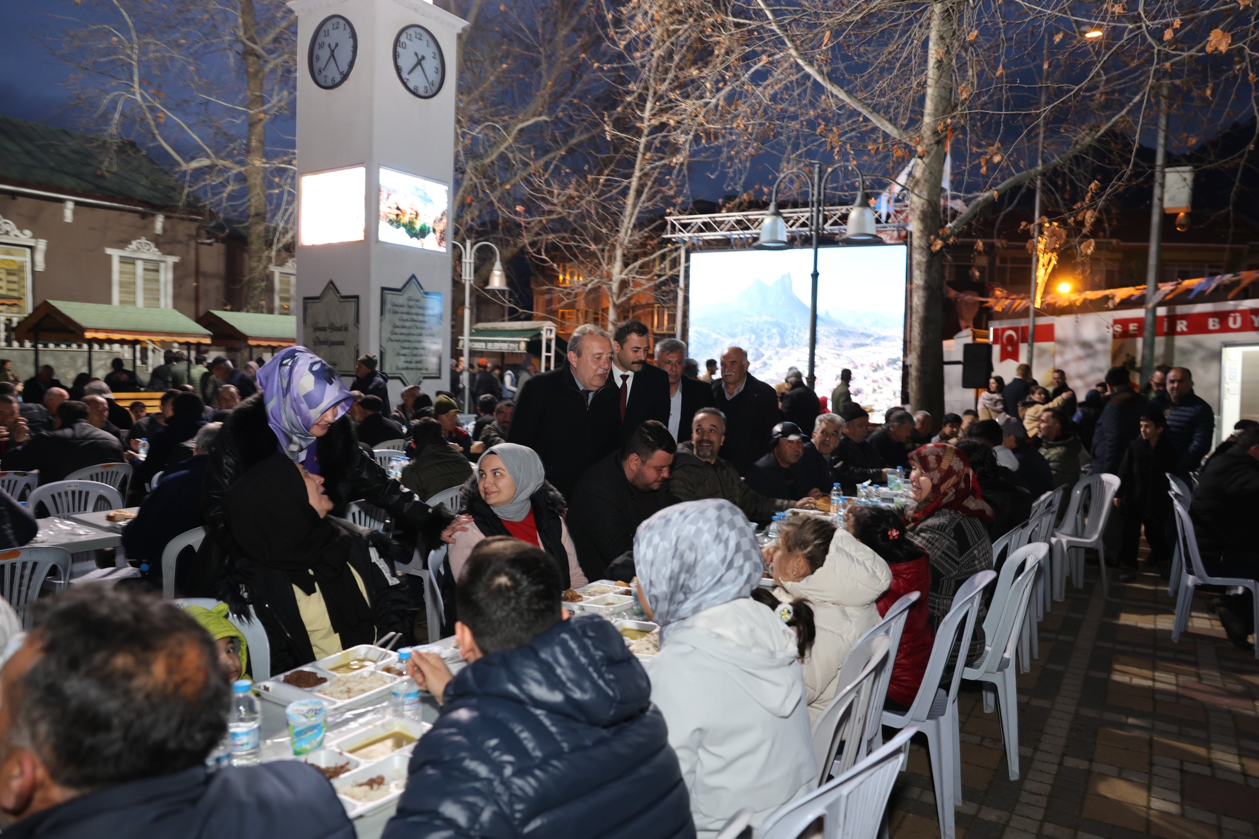 Eskişehir Büyükşehir Belediyesi'nin iftar davetleri devam ediyor<