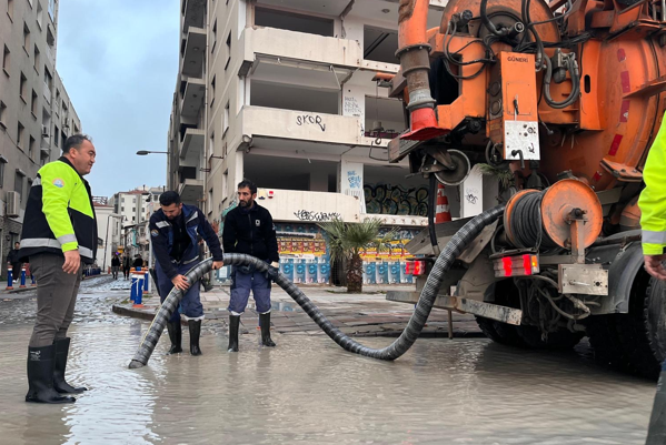 İzmir’de en yüksek rüzgar hızına ulaşıldı<