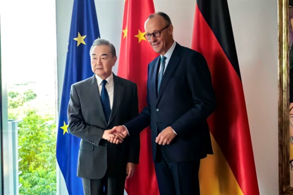Almanya Başbakanı Merz, Çin Dışişleri Bakanı Wang Yi ile Berlin’de görüştü<