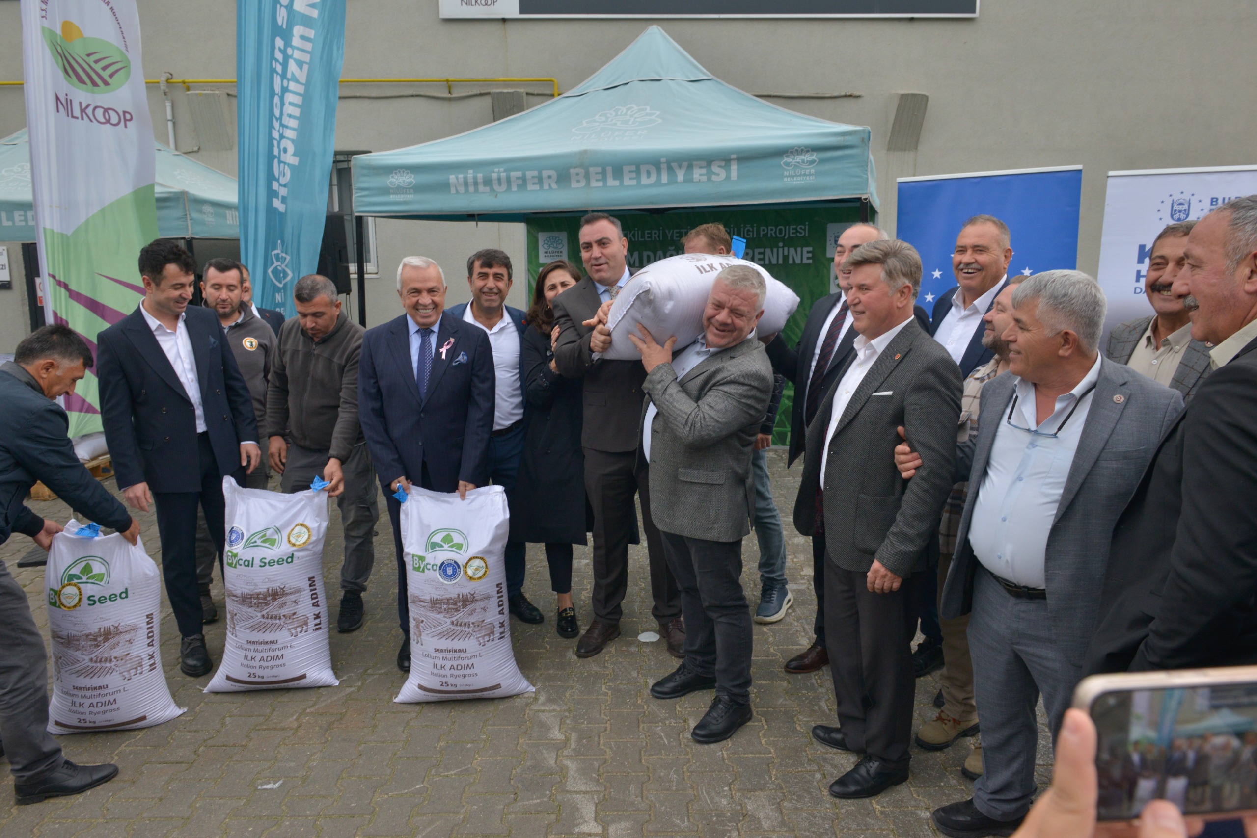 Bursa'da 9 ton İtalyan çimi tohumu dağıtıldı