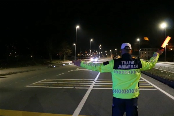 Rize’de trafik jandarma ekipleri denetim gerçekleştirdi