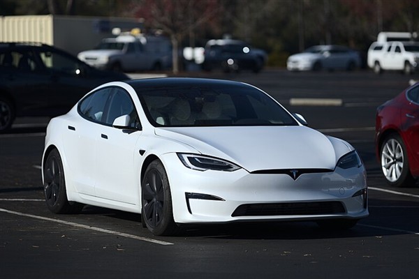 Tesla 2019'daki ölümcül otopilot kazasında davacılara 200 milyon dolardan fazla ödeyecek<