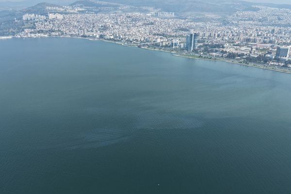 İzmir Körfezi’nde dış kaynaklı kirlilik alarmı<