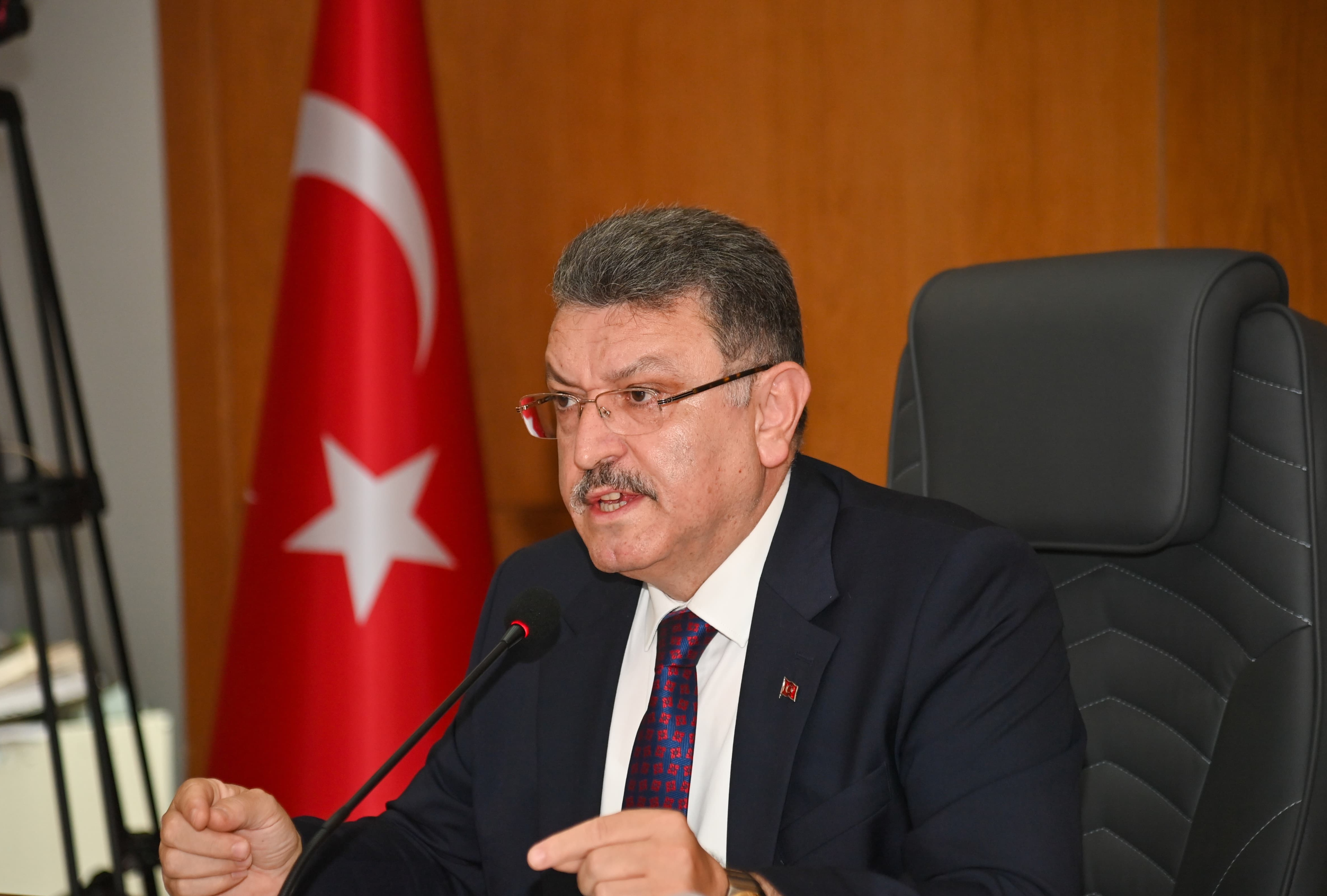Başkan Genç: Özgür Özel, Trabzon'dan özür dilemelidir