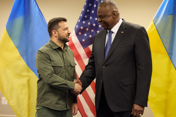 Zelenski, ABD'yi Ukrayna'nın Savunma Sanayii Forumu'na katılmaya davet etti