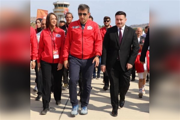 Selçuk Bayraktar, Gökçeada'da Teknofest alanını ziyaret etti