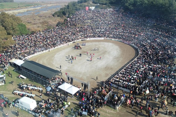 Efes Selçuk Deve Güreşleri Festivali coşkuyla geçti