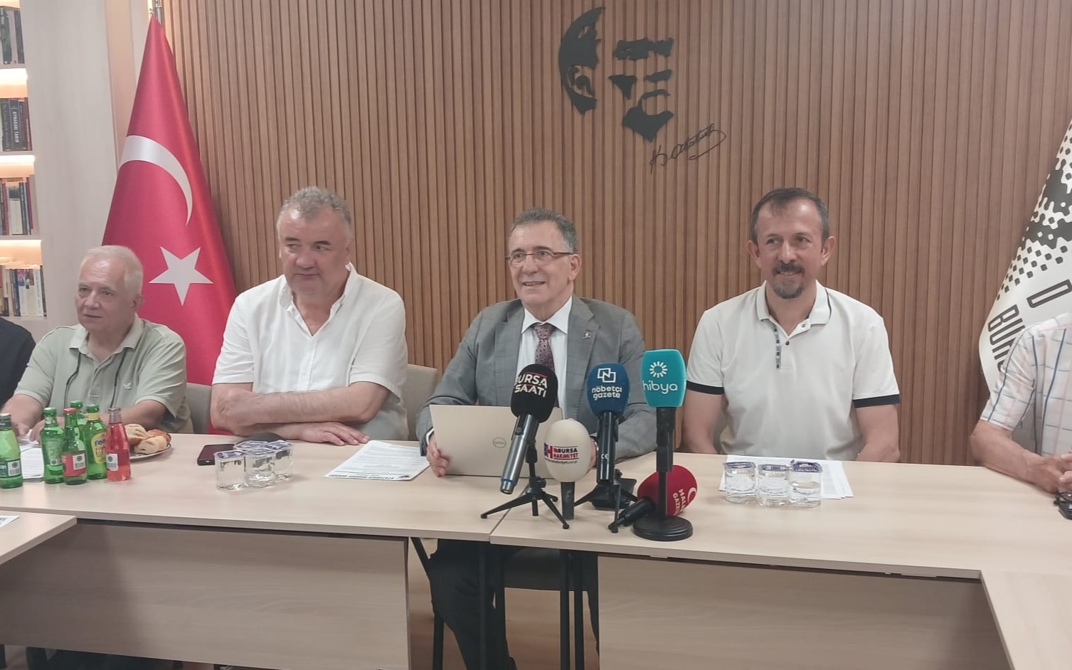 Akdoğan: Anayasa değişikliği tartışması eşit yurttaşlık gerçeğiyle çelişmemeli<