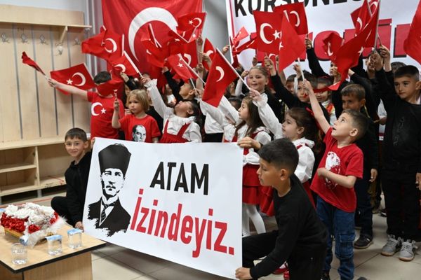 Karacabey’de 23 Nisan coşkusu köy okulunda kutlandı<