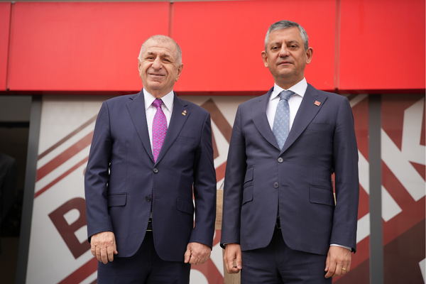 Özdağ: Bir an önce ara seçimi destekliyoruz<