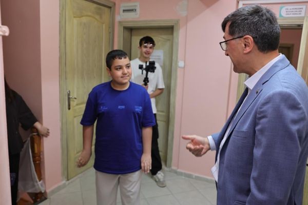 Başkan Kahveci, özel eğitim ve rehabilitasyon merkezini ziyaret etti<