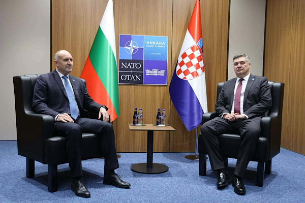 Radev, Hırvatistan Cumhurbaşkanı Milanovic ile bir araya geldi<