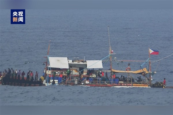 Çin'in Huangyan Adası sularında toplanan Filipinler teknelerine kontrol tedbirleri alındı