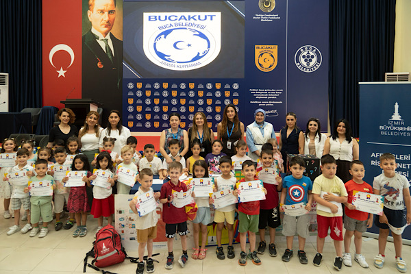 İzmir’de okul öncesi çocuklara afet bilinci eğitimi verildi<
